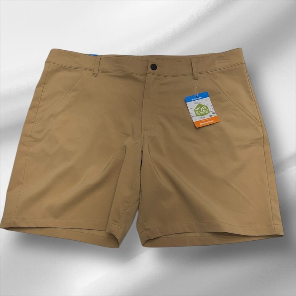 COLUMBIA Men’s 38 Tan Active Shorts